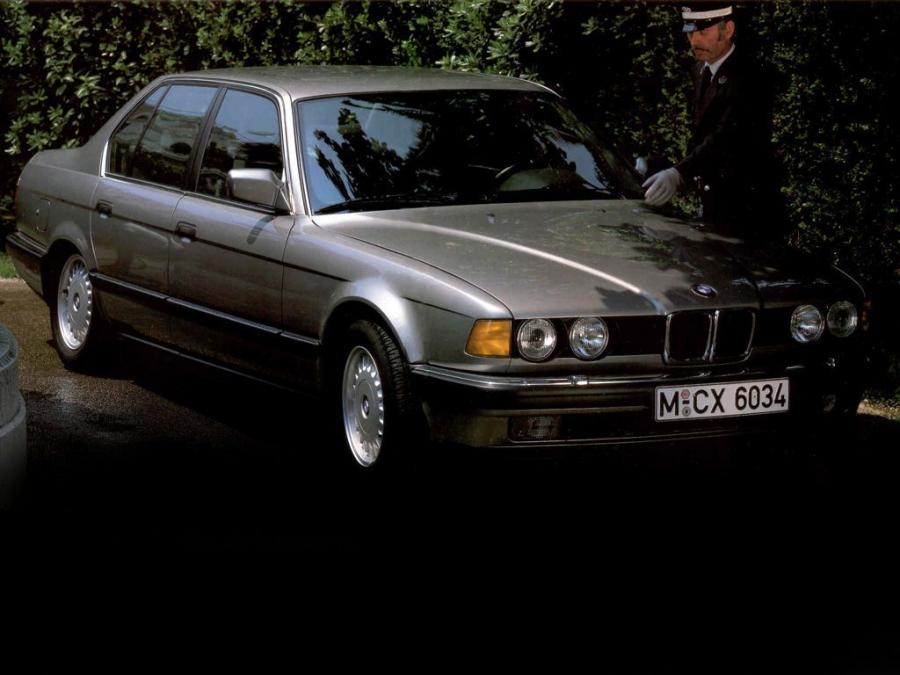  BMW 7-Series 1986 года  (фото 2 из 7)